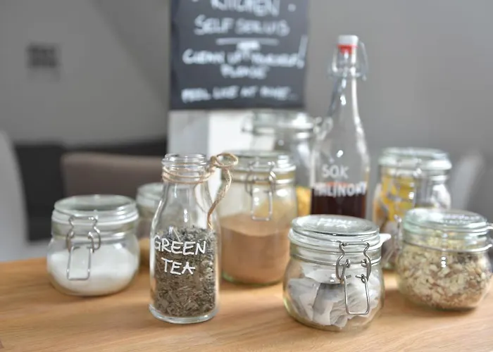 Hostel Five Point Hostel&apartments *