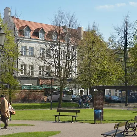 Five Point Hostel & Apartments