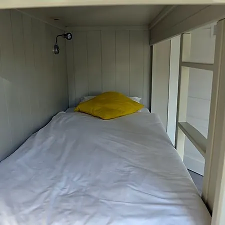 Five Point Hostel&apartments Hostel