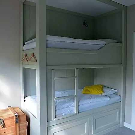 Five Point Hostel&apartments Hostel