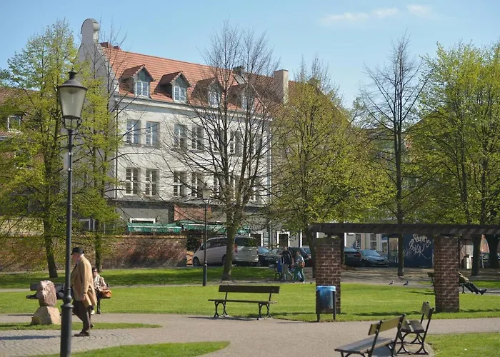 Five Point Hostel & Apartments