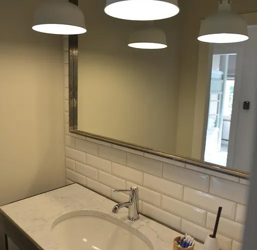 Five Point & אכסניה *