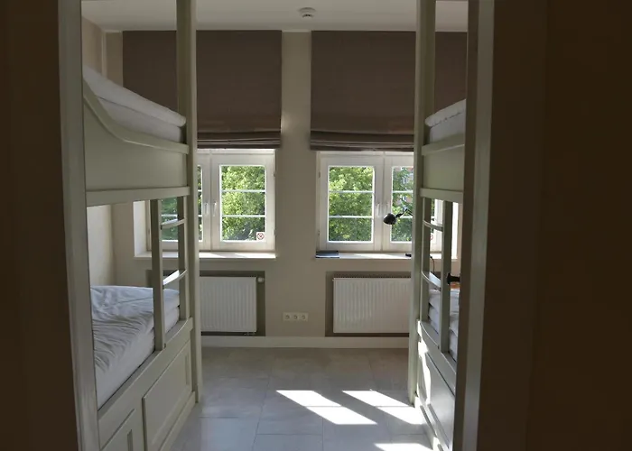 אכסניה Five Point & *